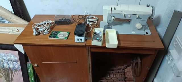 Maquina de coser antigua .