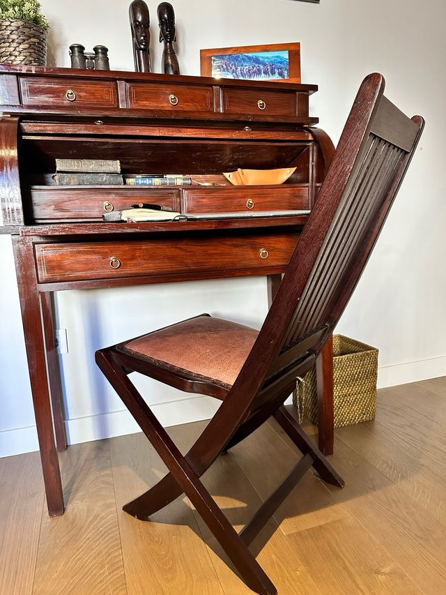 Escritorio bureau teka  colonial. Silla aparte