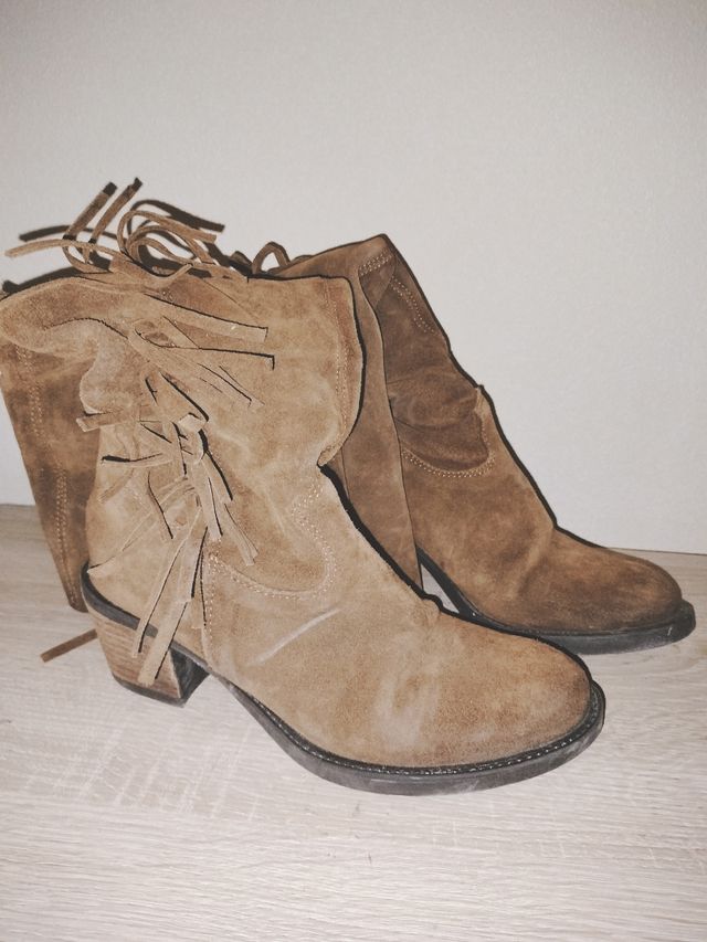 Botas altas flecos marrones