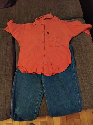 Peto niña  y 2 camisas 