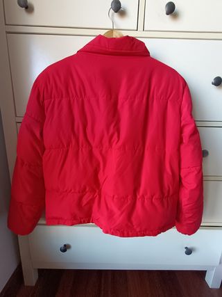 Chaqueta de plumas de Lefties.