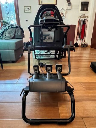 Postazione simulatore di guida Logitech