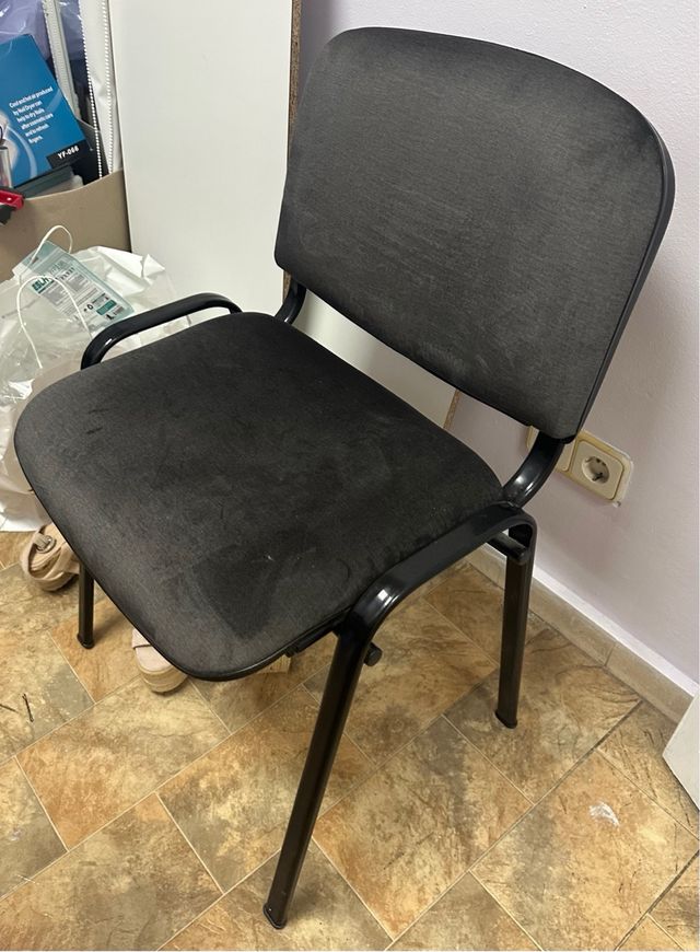 4 sillas nuevas recien tapizadas .