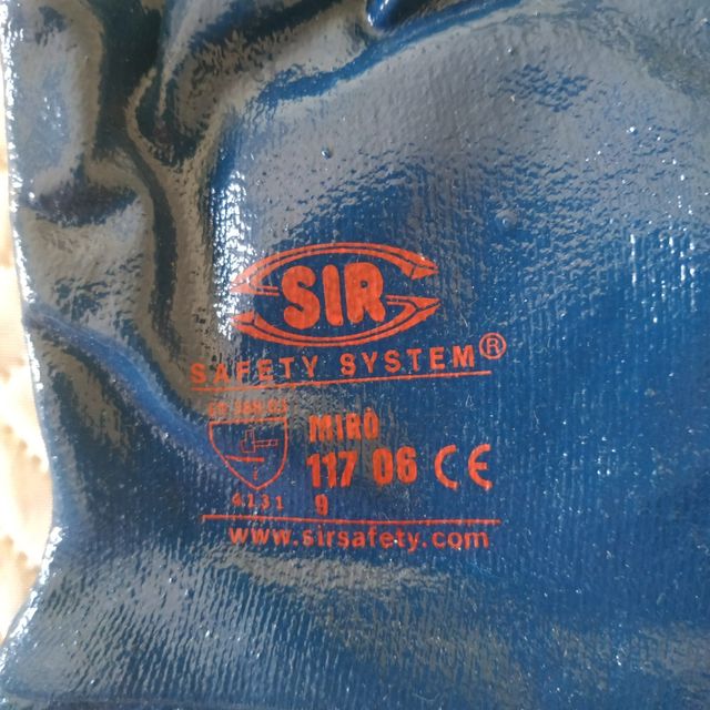 Guanti da lavoro resistenti