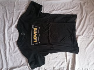 1 Niki y 2 camisetas de vestir
