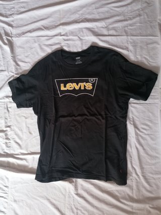 1 Niki y 2 camisetas de vestir