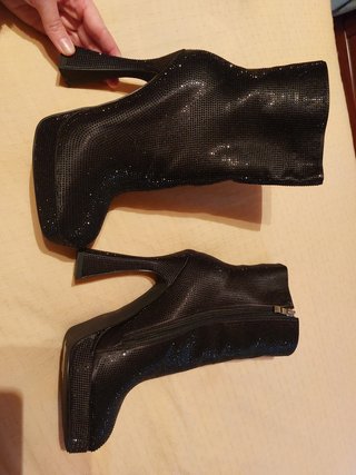 Botas de fiesta negras brillantes