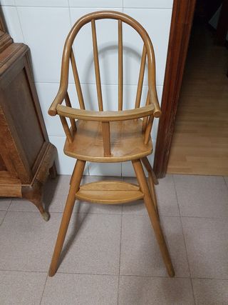 Trona de madera