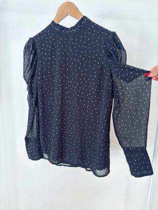 Blusa negra con brillantes