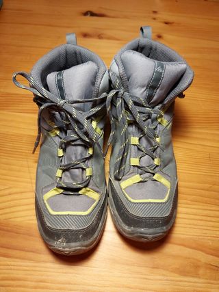 Botas montaña. Talla 38