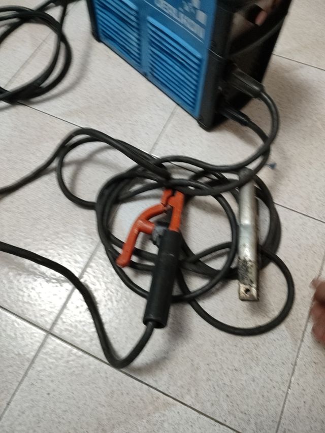 MAQUINA DE SOLDAR OERLIKON MINIARC 4,OI