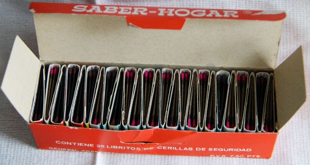 Caja de cerillas antiguas , 25 libritos