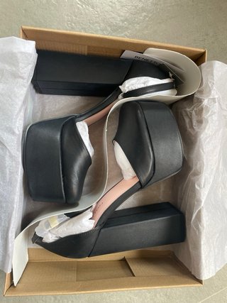 Zapatos tacon negros Benetton