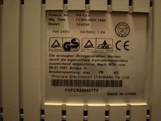 Monitor antiguo Proview con altavoces