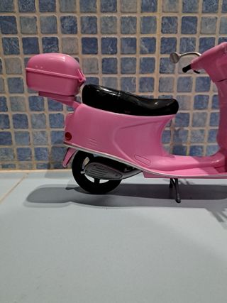 Vespa moto muñeca