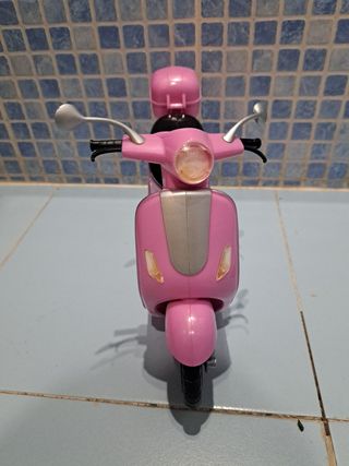 Vespa moto muñeca