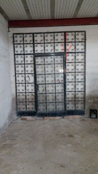 Cierre de zaguán con cristales incluidos