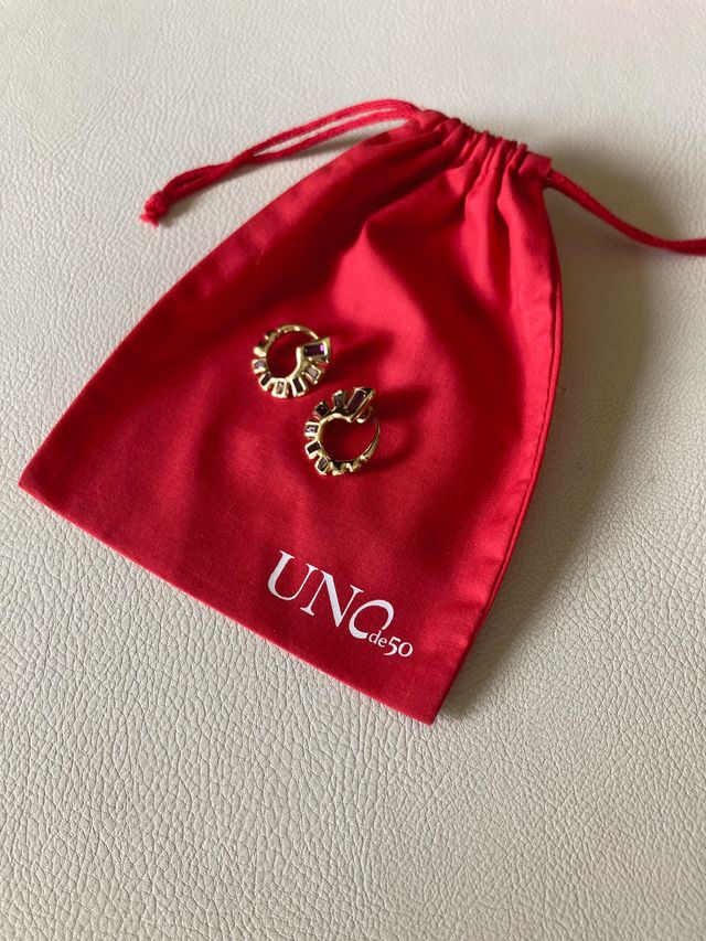 UNOde50 Pendientes Oro & Cristales violeta/rosa