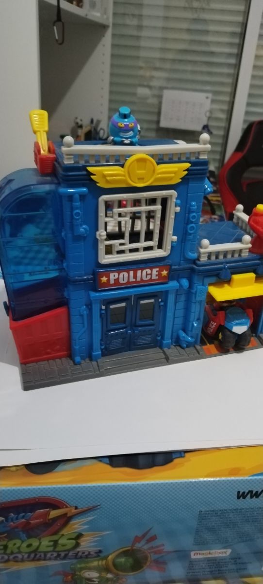 Comisaria Policía Super Things