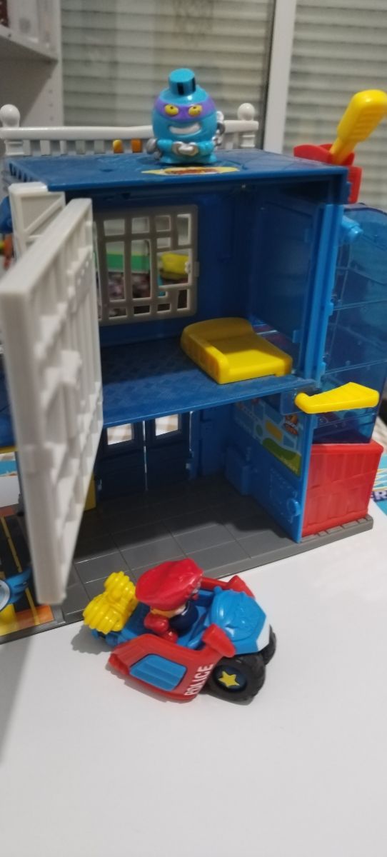 Comisaria Policía Super Things