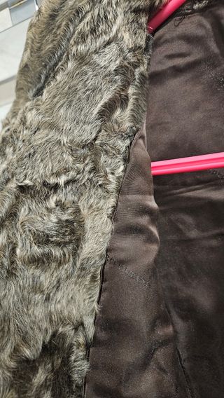 Chaqueta de Astracán en gris.