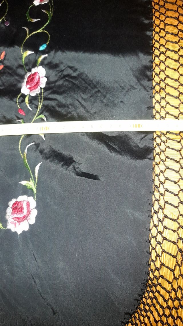 Manton de manila seda negro cosido a mano 