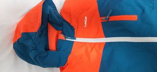 Mono de esquí y nieve y camisetas interior.