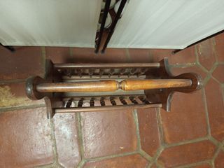 Revistero antiguo en madera maciza