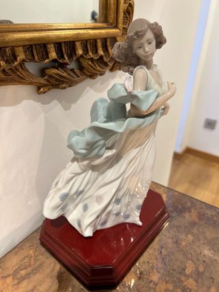 Lladro dama del ruiseñor . Caja 1