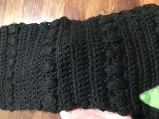 Sciarpa nera con rose di lana vintage Benetton