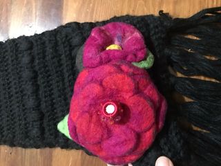 Sciarpa nera con rose di lana vintage Benetton
