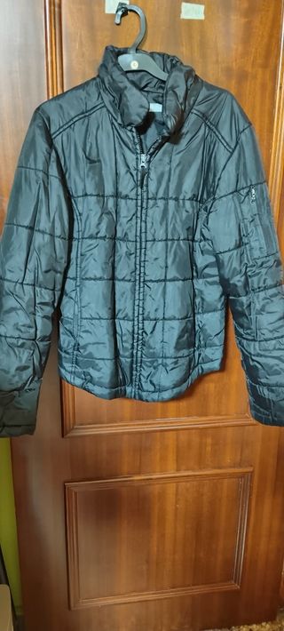 Cazadora negra L/M. ZaraTRF