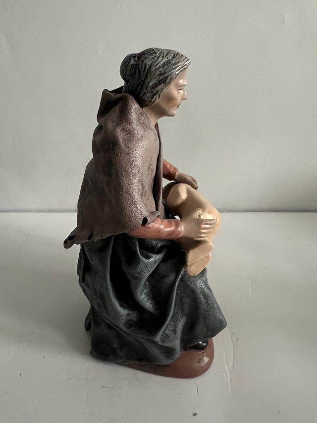 Figura belén antigua artesanía Serrano bebe