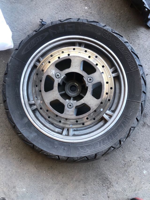 Rueda delantera suzuki burgman 125