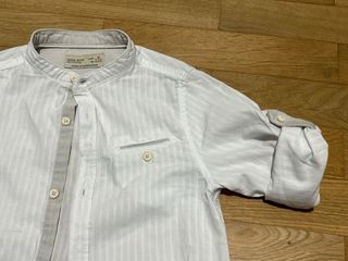 lote 2 camisas niño. talla 4-5. Cuello tipo mao