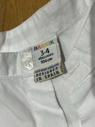 lote 2 camisas niño. talla 4-5. Cuello tipo mao