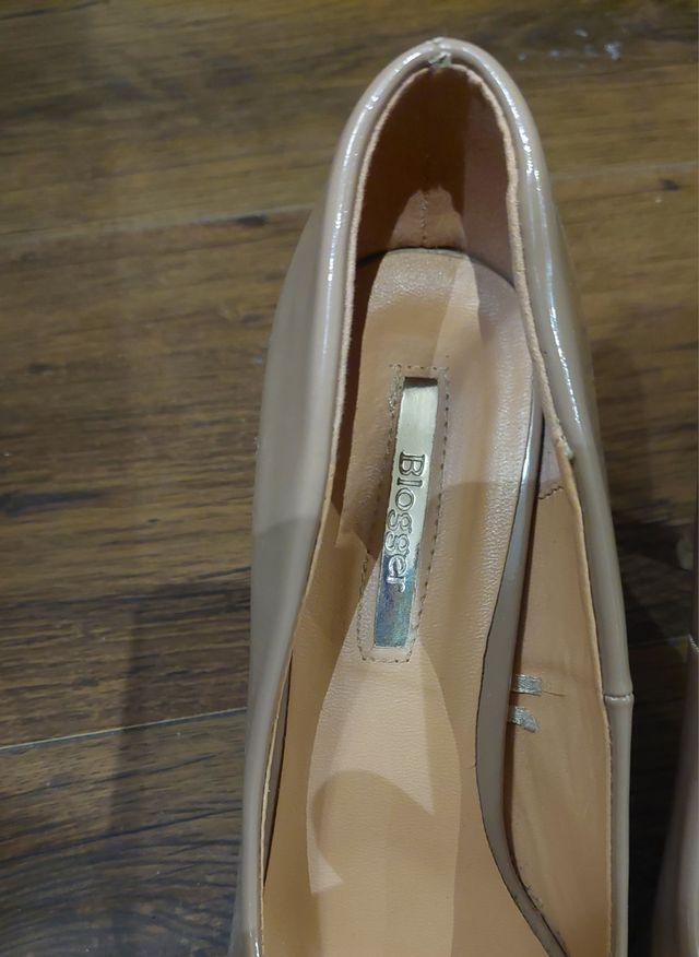 Zapatos charol tacón alto. Color beig. XTI Blogger