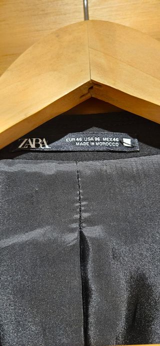 Traje negro ZARA temporada año 24