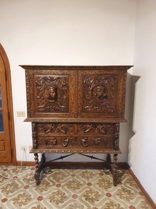 Bargueño tallado