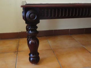 Tauleta de centre de fusta i marbre