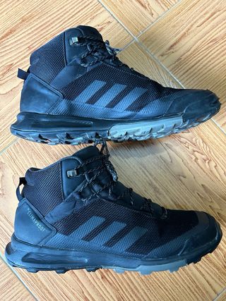 Zapatillas Adidas Terrex Tivid Mid ClimaProof 42 de segunda mano por 60 EUR  en Valencia en WALLAPOP