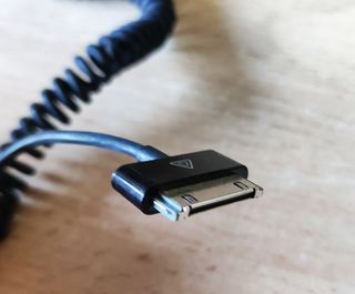 Cargador de coche con conector Apple 30 pin