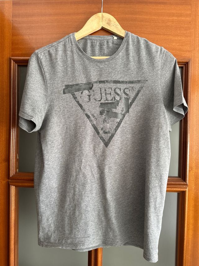 Camisetas de Guess y Gas