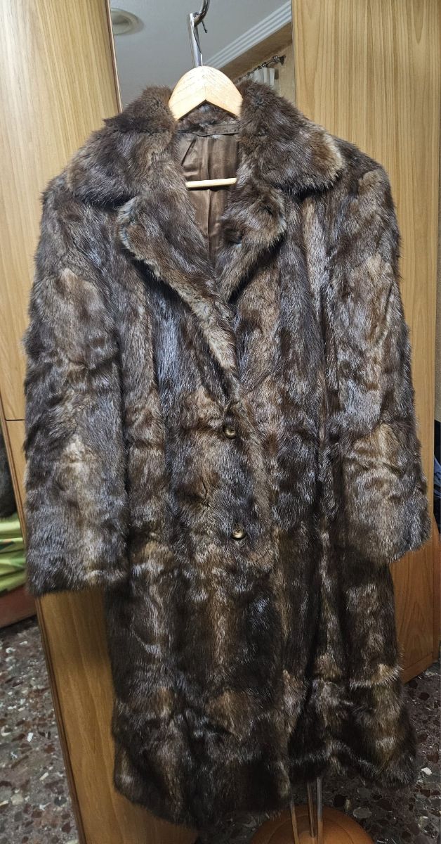 Elegante y Bonito Abrigo de Piel.