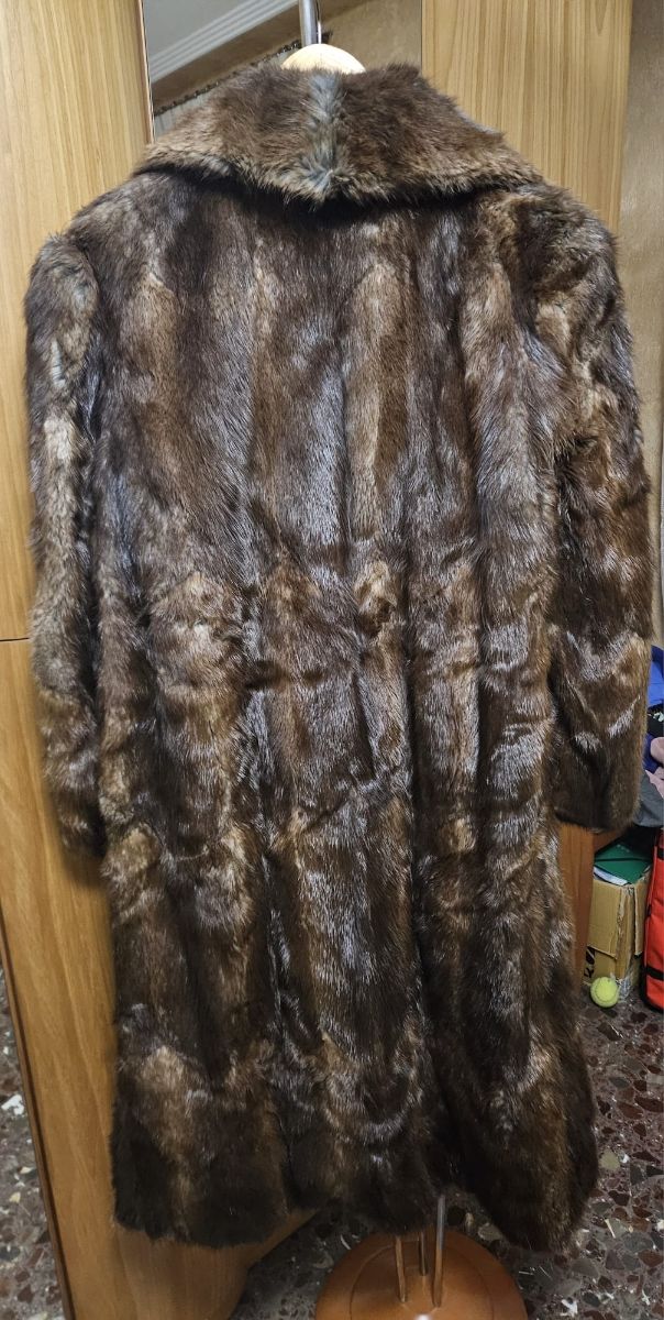 Elegante y Bonito Abrigo de Piel.