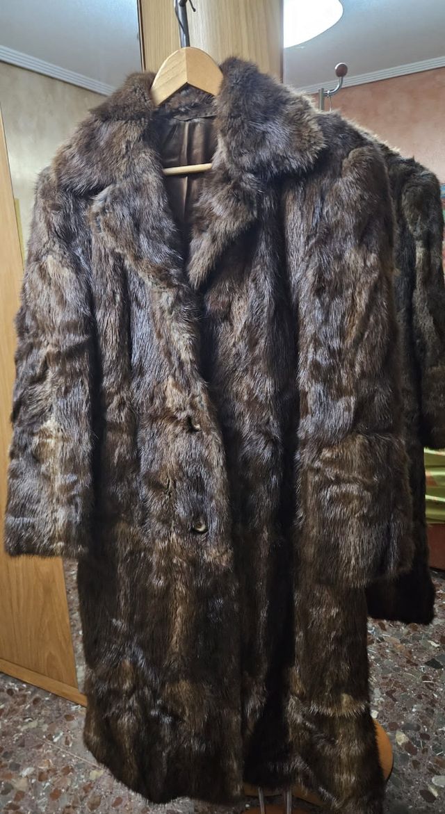 Elegante y Bonito Abrigo de Piel.