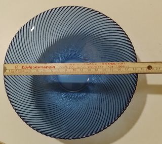 Ciotola di vetro blu scanalata