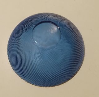 Ciotola di vetro blu scanalata