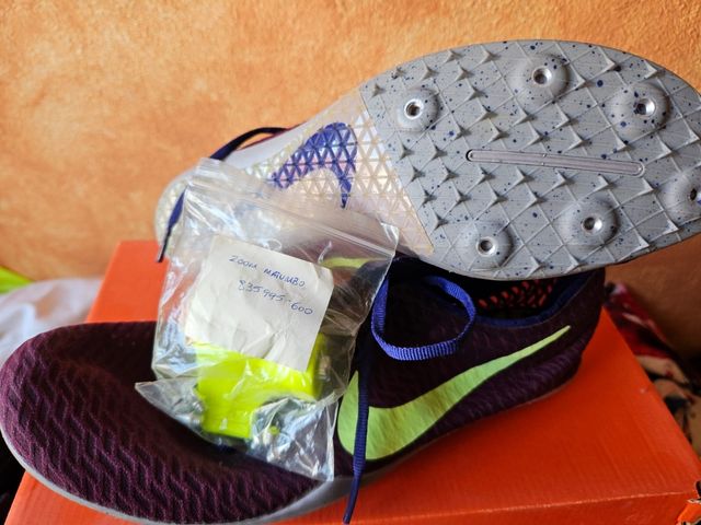 Zapatillas clavos Mamba V Talla 8.