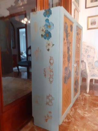 armario pequeño decorado decoupage